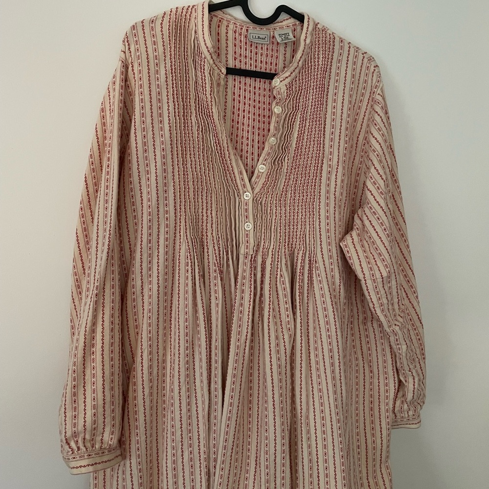 LL Bean Women’s Sz L Flannel Pintuck Dobby Nightgown